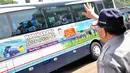Menteri Perhubungan (Menhub) EE Mangindaan melepas keberangkatan peserta mudik gratis 2014. Jakarta, (24/7/14) (Liputan6.com/Faizal Fanani)