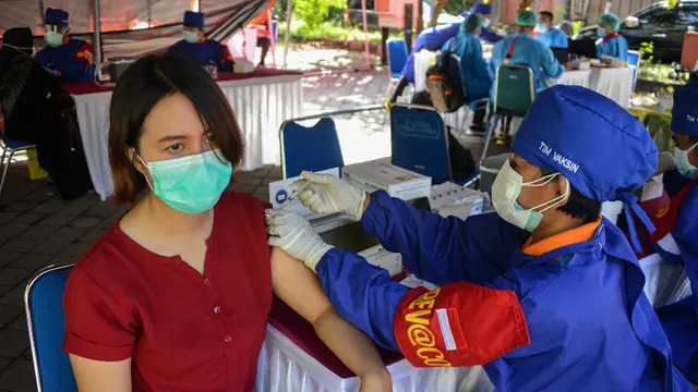 FOTO: Antusiasme Warga Bali Ikuti Vaksinasi Massal COVID-19