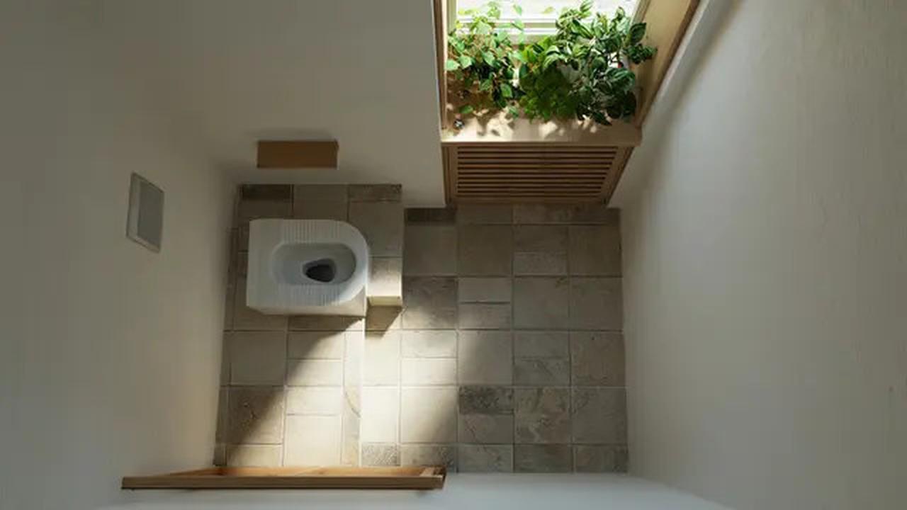 10 Desain Kamar Mandi 1,5 x 1,5 Meter Kloset Jongkok Gaya Jepang Minimalis, Cocok untuk Rumah Mungil