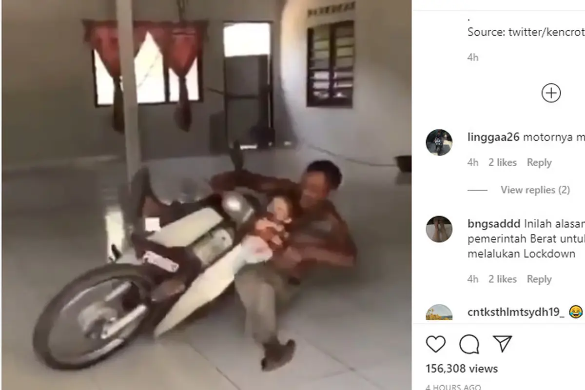 Seperti dilansir akun Instagram @dramaojol.id, terlihat seorang bapak sedang mengajak anaknya bermain dengan menggunakan sepeda motor.