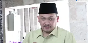 Farhat Abbas menceritakan kelakuan kasar yang pernah dilakukan oleh Regina Andriane Saputri. Ia juga mengungkapkan bahwa Regina sempat terjerat dengan narkoba.