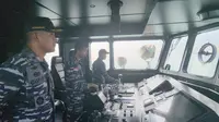 KRI Bubara-868 Bantu Penanggulangan Kebakaran KM Alexindo 8 di Perairan Batam