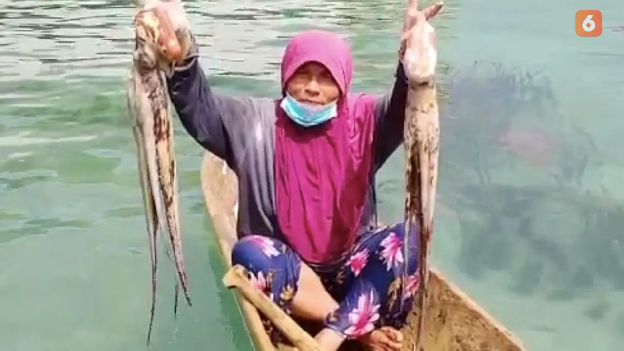 Nelayan Perempuan di Desa Uwedikan Merayakan Penangkapan Gurita (Arfandi Ibrahim/Liputan6.com)