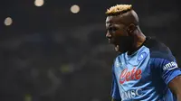 Penyerang Napoli, Victor Osimhen melakukan selebrasi setelah mencetak gol ke gawang Sassuolo pada pertandigan lanjutan Liga Serie A Italia di Stadion Mapei di Reggio Emilia, Italia, Sabtu (17/2/2023). Berkat kemenangan ini, Napoli semakin kokoh di puncak klasemen Liga Italia dengan 62 poin dari 23 laga. (Massimo Paolone/LaPresse via AP)