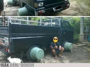 Harus hati-hati, nih, kalau mau menyalip mobil pickup satu ini (Source: 1cak.com)