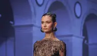 Tren Beauty Paris Haute Couture Week 2026, dari Hepburn Bangs hingga Lace Lips yang Artistik