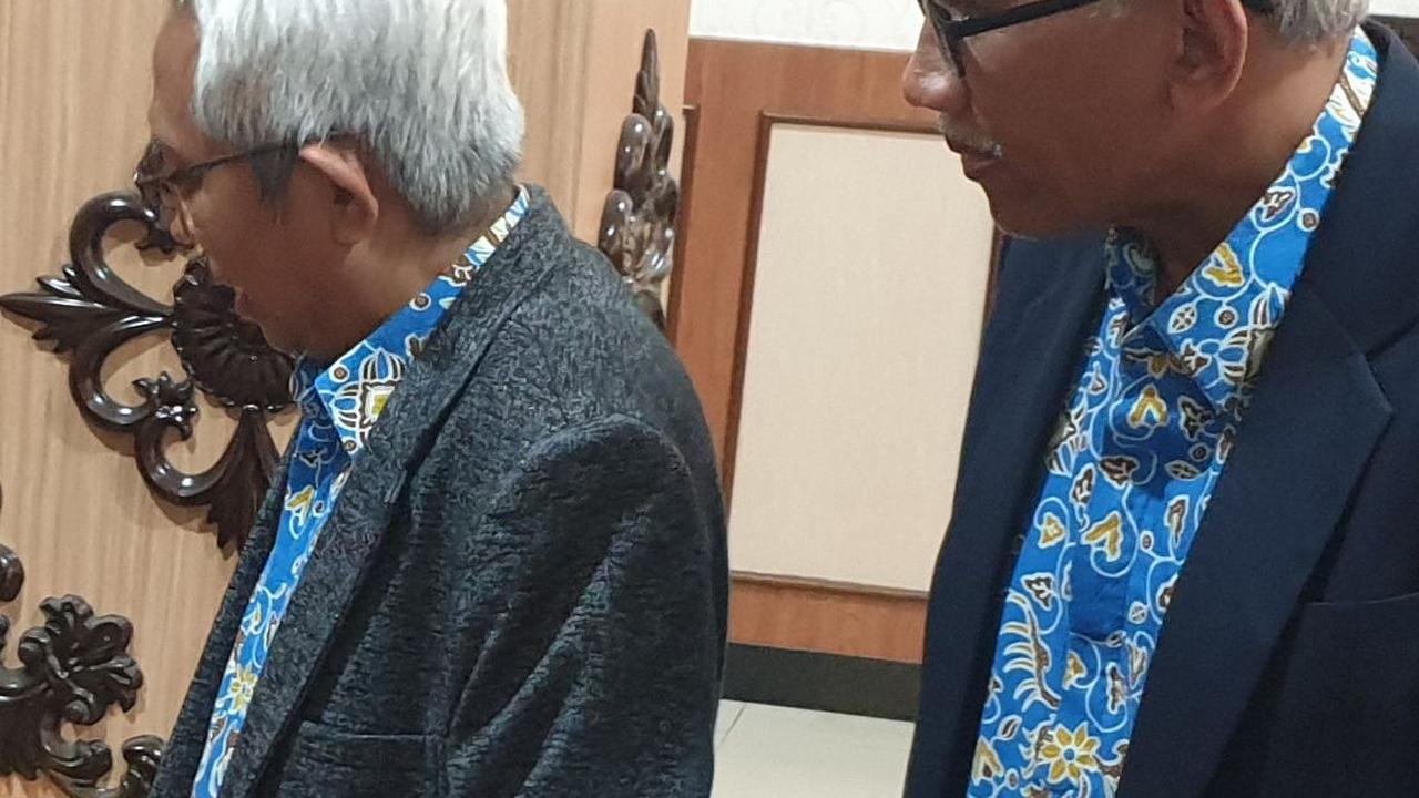 Usai Gelar Guru Besar Dicopot Mendikbud, 2 Profesor UNS Laporkan Dugaan Korupsi Rp57 Miliar ke Gibran
