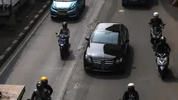 Sejumlah kendaraan terjebak kemacetan di Jalan Gatot Subroto, Jakarta, Rabu (31/8/2022). "Dari hasil FGD kemudian semuanya sepakat ini positif bisa dilakukan uji coba tetapi kami harus lakukan namanya uji publik dengan melibatkan semua asosiasi," ujar Syafrin di Jakarta, Rabu, 31 Agustus 2022. (Liputan6.com/Faizal Fanani)