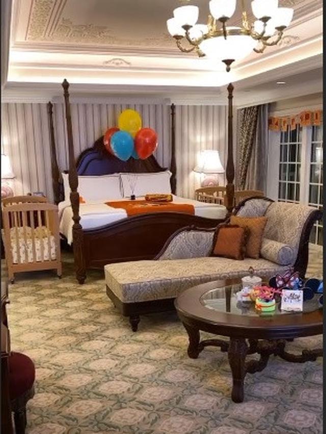 7 Potret Liburan Sandra Dewi di Hong kong, Menginap di Hotel Bak Istana