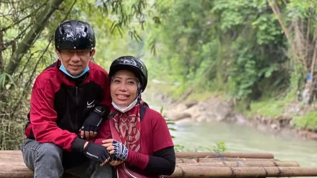 6 Momen Kompak Ustaz Kondang Tanah Air Bersama Istri, Pakai Baju Senada