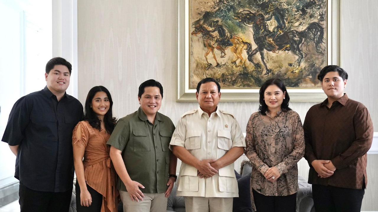 Prabowo mengambil contoh bagaimana dirinya dengan Presiden Joko Widodo (Jokowi) pada akhirnya bersatu demi bangsa dan negara.&nbsp;<br><br>