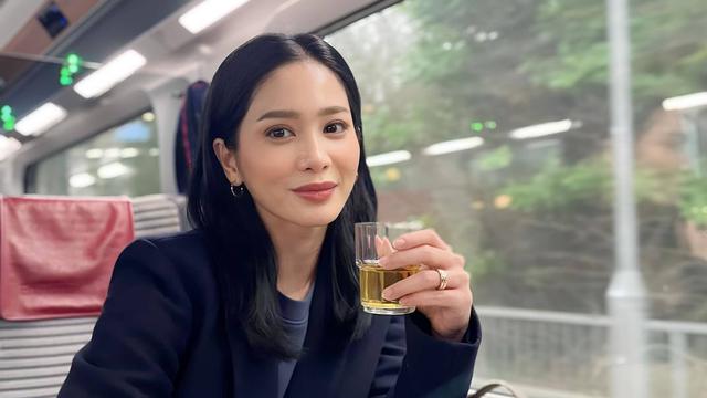 Potret Bunga Zainal ke Inggris Hingga Irlandia, Liburan Bareng Keluarga