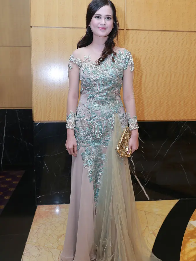 [Bintang] Cut Meyriska