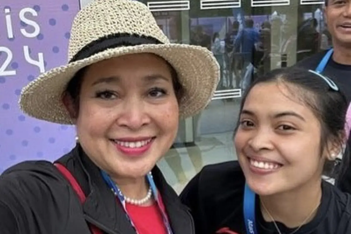 Titiek Soeharto Menyaksikan Pertandingan Badminton di Olimpiade Paris