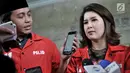 Ketua Umum PSI Grace Natalie memberikan keterangan saat memenuhi panggilan Bareskrim Polri di Jakarta, Selasa (22/5). Sebelumnya, PSI dilaporkan Bawaslu karena dinilai melakukan kampanye dini melalui iklan. (Merdeka.com/Iqbal S Nugroho)