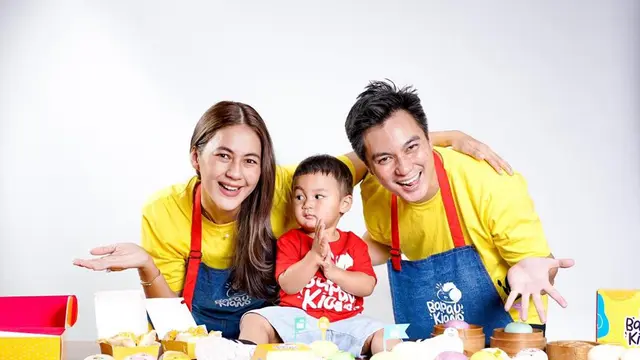 Baim Wong dan Paula Verhoeven membuat bisnis bakpau untuk Kiano (ist)