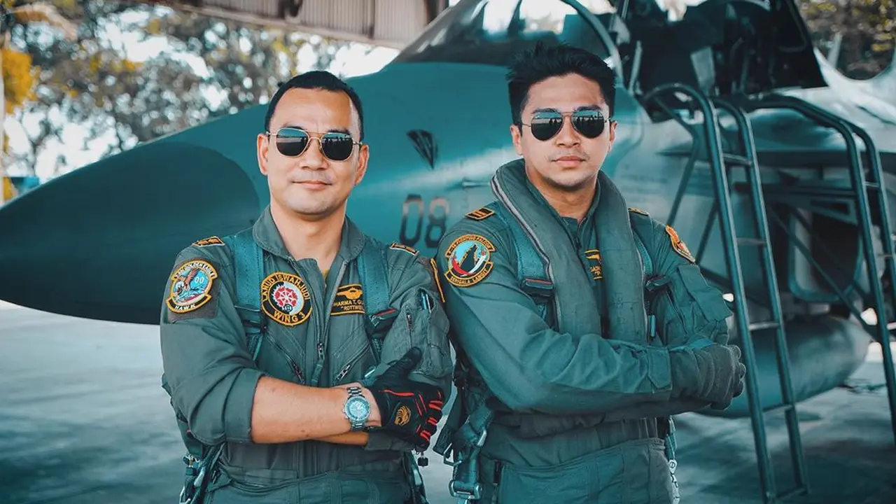 Gaya Deva Mahenra Saat Berperan Jadi Prajuit TNI AU, Tampil Gagah