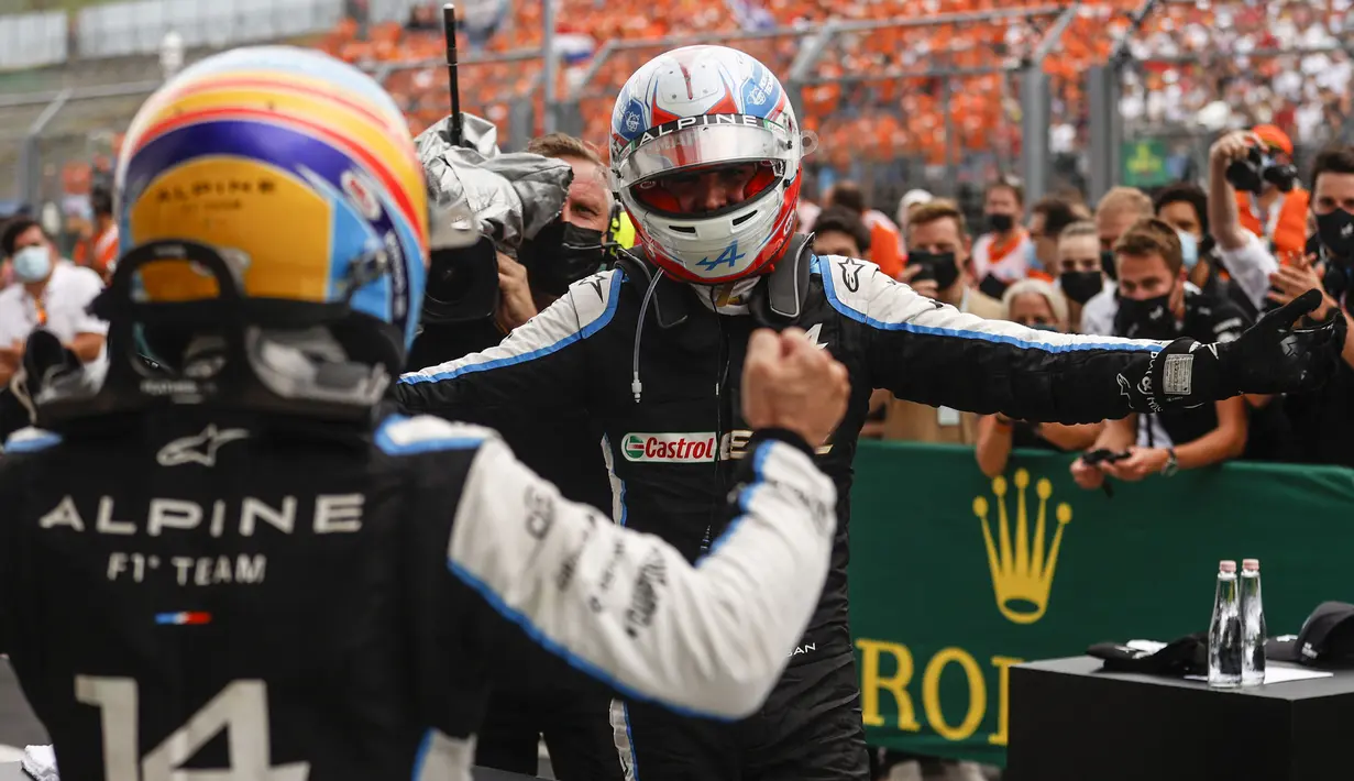 Esteban Ocon dari tim Alpine F1-Renault akhirnya memenangi Grand Prix ke-11 yang berlangsung di Sirkuit Hongaroring. Balapan penuh drama tersaji dalam perlombaan yang menempuh 70 lap tersebut. (Foto: AFP/Pool/Florion Goga)