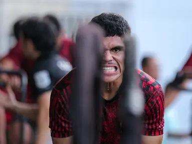 Ekspresi pemain Timnas Indonesia U-20, Ferre Murari saat melakukan latihan fisik di GBK Empire Fit Club, Senayan, Jakarta, Rabu (15/05/2024). (Bola.com/Bagaskara Lazuardi)