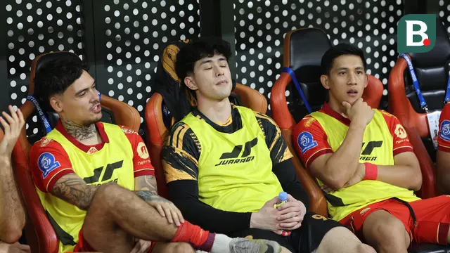 Foto: Melihat Aktivitas Cyrus Margono di Bench Pemain Persija, Masih Menanti Debut