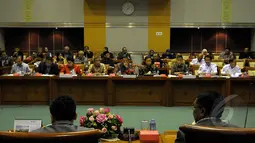 Rapat tiga Kementerian bareng Komisi VIII membahas tentang evaluasi penyelenggaraan ibadah haji 2014 M dari aspek kebijakan, pengorganisasian, dan tehnis pelaksanaannya, Jakarta, Selasa (27/1/2015). (Liputan6.com/Andrian M Tunay)