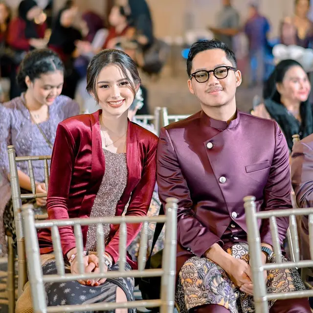 Gaya Serasi Azriel Hermansyah dan Sarah Menzel Kenakan Pakaian Adat Jawa, Vibes Galih dan Ratna Masa Kini