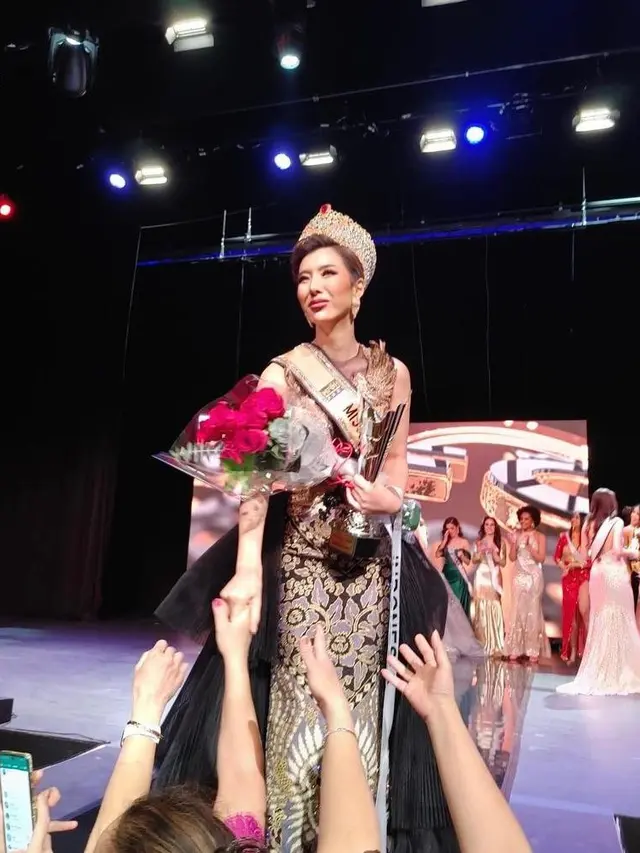 10 Pesona Nadia Tjoa, Wakil Indonesia Raih Mahkota Miss Face of Humanity 2022