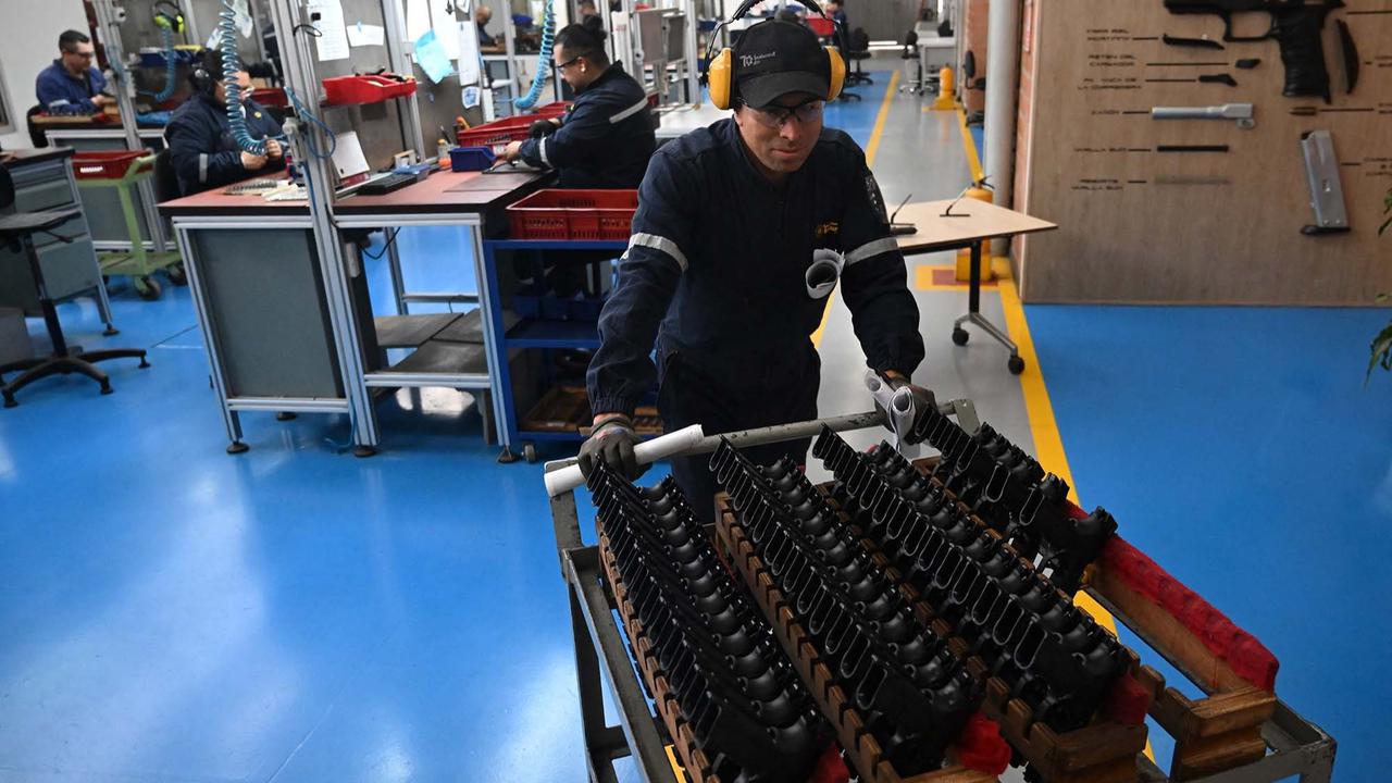 FOTO: Melihat Langsung Produksi Perdana Senapan Tempur Kolombia