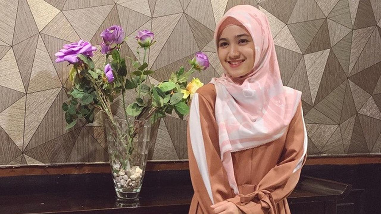 7 Pesona Cut Syifa saat Tampil Berhijab, Curi Perhatian
