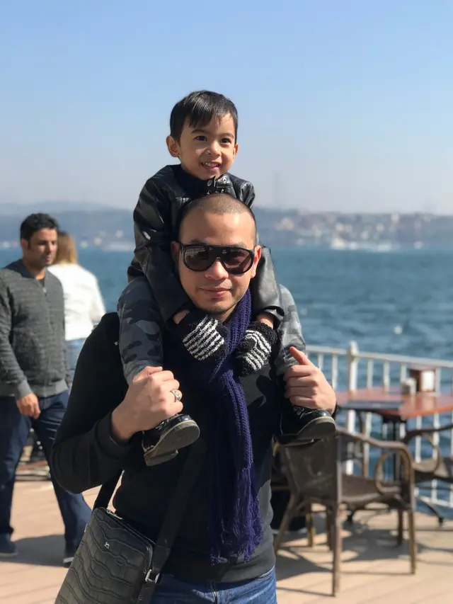 6 Potret Terbaru Raja Mohamad Syazni, Mantan Pacar Syahrini yang Disapa Bubu
