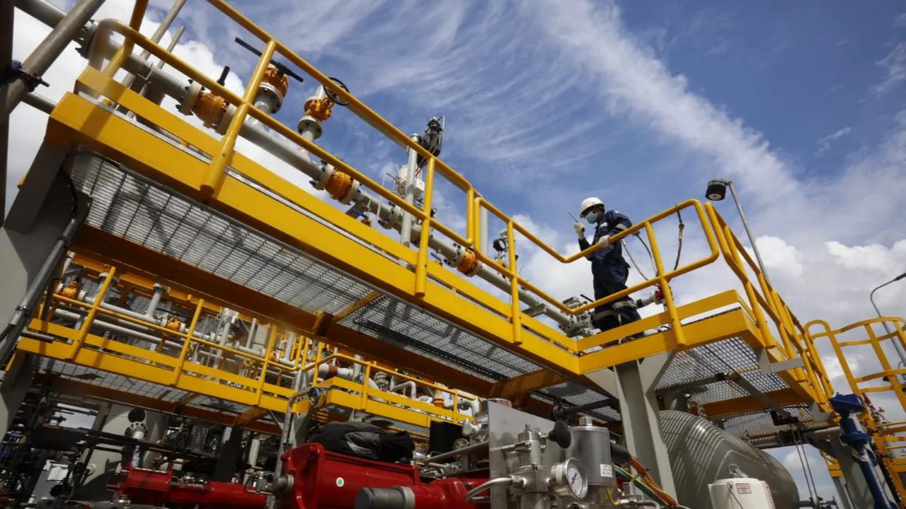 2. Ahli Minyak dan Gas<br>