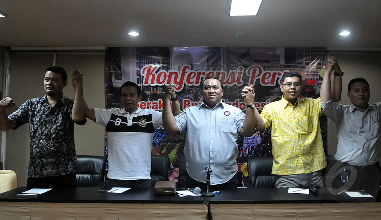 Andi Gani Nena bersama elemen buruh menggelar konferensi pers terkait Hari Buruh Internasional, Jakarta , Kamis (23/4/2015). Andi mengatakan akan turun sebanyak 178 ribu buruh mengikuti aksi Mayday. (Liputan6.com/Johan Tallo) 