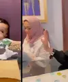 Gaya Rayyanza Malik Ahmad atau biasa disapa Cipung kembali menarik perhatian. Tidak hanya terlihat lucu, tapi juga makin menggemaskan warganet. Momen tersebut saat Cipung di ajak ngomong dengan bahasa Sunda oleh lady rocker Nicky Astria. [Instagram/rieta_amilia]