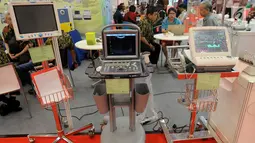 Alat Ultrasonografi (USG) dipamerkan di pameran Pembangunan Kesehatan dan Produksi Alat Kesehatan Dalam Negeri di ICE BSD, Tangerang, Selasa (12/2). Pameran berlangsung hingga 16 Februari 2019. (Merdeka.com/Arie Basuki)