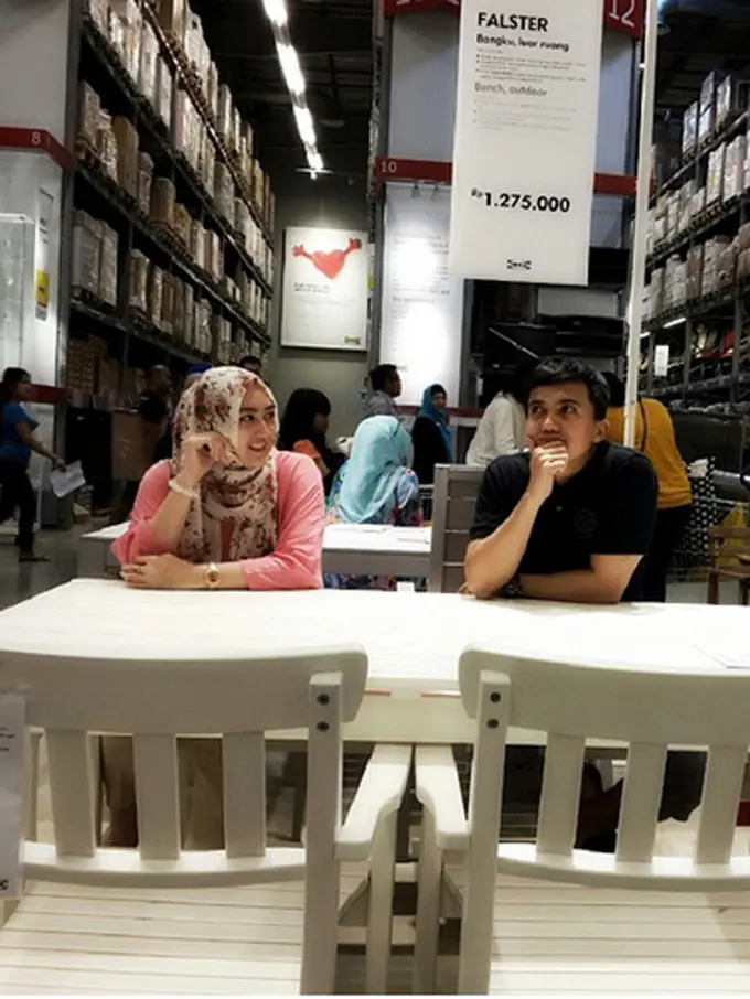 Sahrul Gunawan dan Indriani Hadi