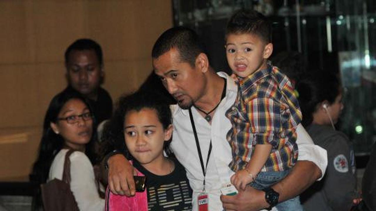Keanu, Zahwa, dan Alya menangis di rutan KPK