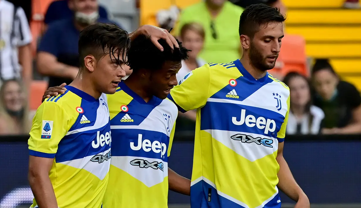 Tak berselang lama Juventus menambah keunggulan menjadi 2-0 pada menit ke-23. Kali ini Paulo Dybala menjadi kreator gol dengan mengirim umpan yang mampu diselesaikan Juan Cuadrado dengan tendangan kaki kanan yang bersarang ke gawang Udinese. (Foto: AFP/Miguel Medina)