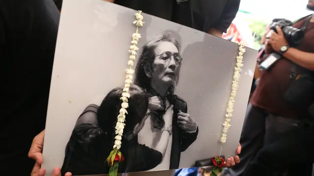 [Bintang] Pemakaman Yockie Suryo Prayogo