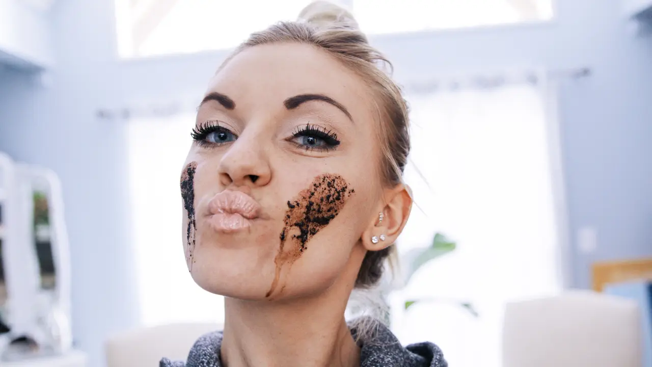 5 Alasan Mengapa Mulai Sekarang Kamu Harus Maskeran Pakai Kopi