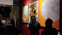 Kie Art Project, wadah para seniman muda di Purbalingga, menggelar peresmian galeri sekaligus pameran lukisan bertajuk "Kami Masih Mencintaimu Indonesia". (Foto: Liputan6.com/Rudal Afgani)