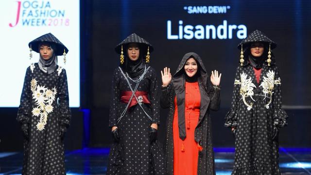 Sang Dewi, Koleksi Tenun Troso Lisandra yang Terinspirasi ...