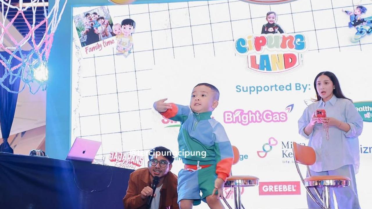 7 Potret Rayyanza di Main Bola Basket yang Bikin Netizen Kagum
