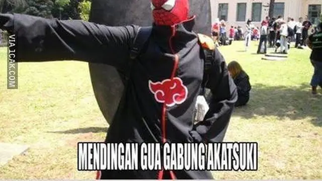 6 Potret Orang Pakai Outfit Akatsuki Ini Perhatian, Unik Banget