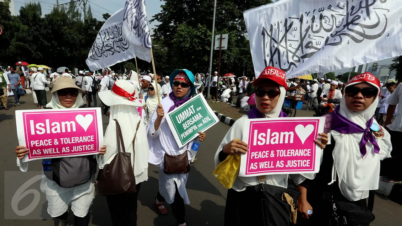 Massa Aksi Bela Islam 55 Banjiri Kawasan Medan Merdeka -Jakarta- Johan Tallo-20170505