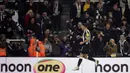 Pemain Newcastel, Fabian Schar merayakan gol penyeimbang 3-3 ke gawang Liverpool pada laga lanjutan Liga Inggris 2024/2025 di St James Park Stadium, Newcastle, Inggris, Kamis (05/12/2024) WIB. (AP Photo/Ian Hodgson)