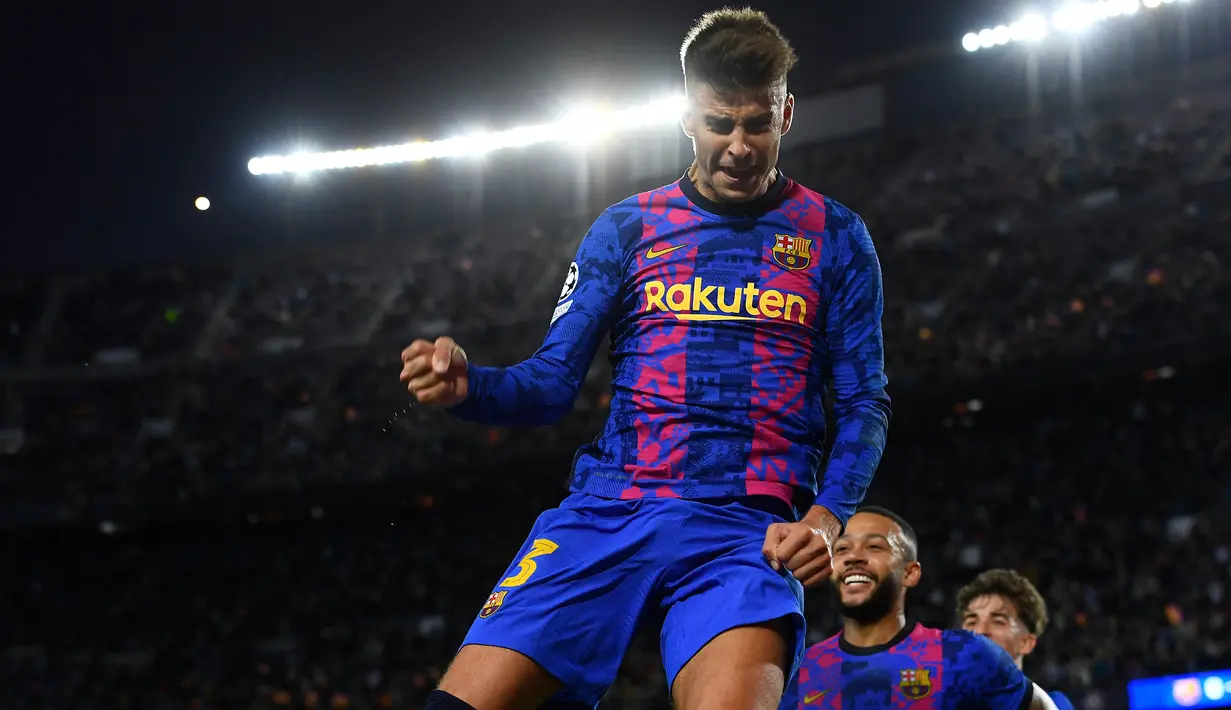 Gerard Pique. Bek tengah Barcelona anggota Akademi La Masia ini memperkuat tim remaja Barcelona mulai 1997-2004. Di musim 2004/2005 ia hijrah ke Manchester United selama 4 musim. Lebih sering menghuni bangku cadangan, ia balik ke Barcelona pada 2008/2009 hingga kini. (AFP/Josep Lago)