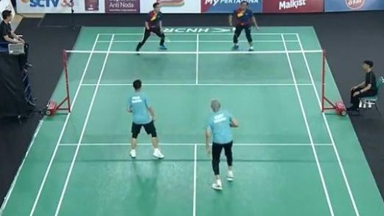 Masih di hari yang sama, keseruan berlanjut dengan pertandingan antara Dude Harlino dan Ustaz Subhki Al-Bughury vs Ricky Harun dan Habib Usman di cabang olahraga Bulu Tangkis Ganda Putra Special Match.