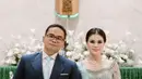 Kebaya full payet ini dipadukan dengan songket sutra berwarna senada dari Merdi Sihombing [@chengiovanis]