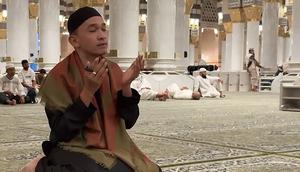 Potret Ruben Onsu Jalani Umroh Perdana Usai Mualaf (@JustRuben15)