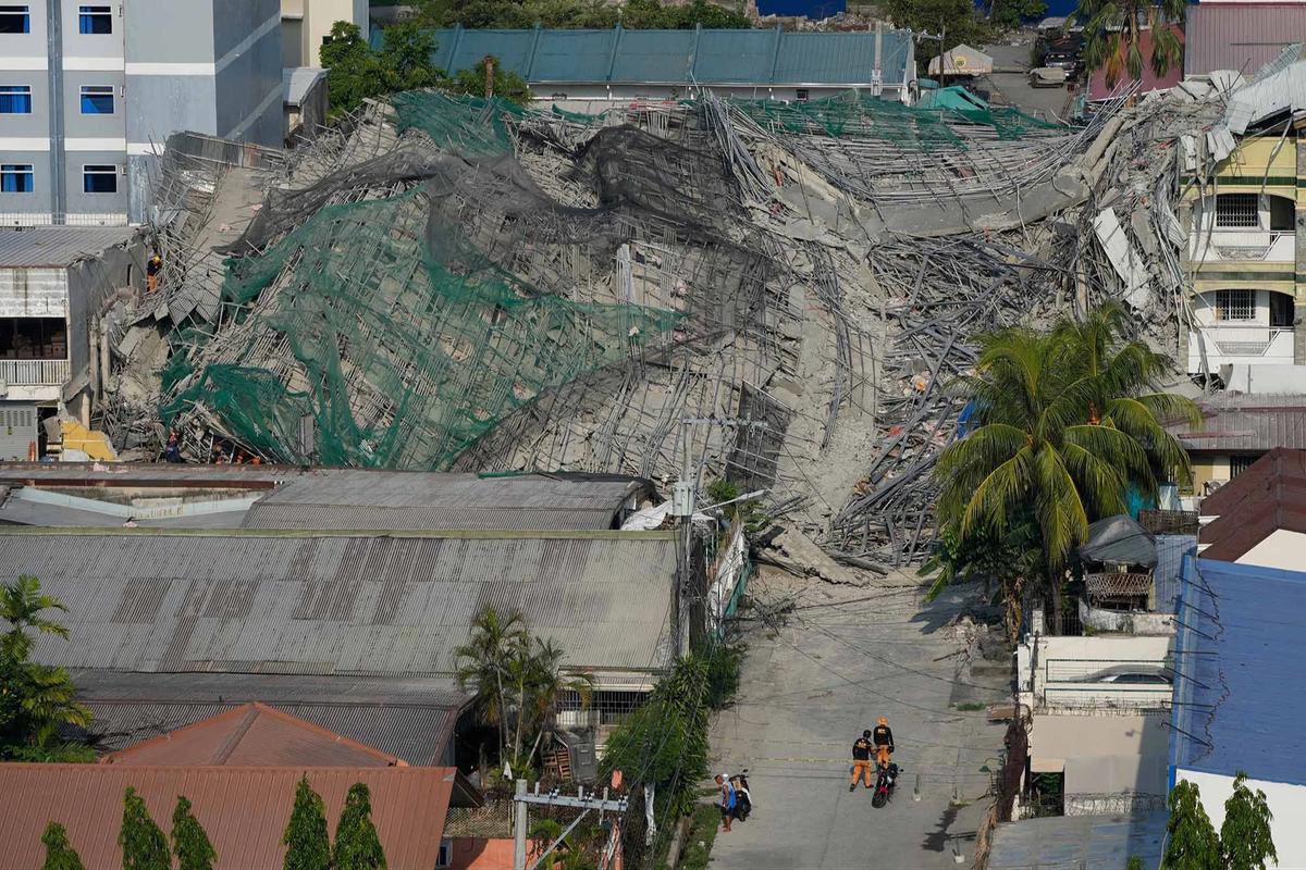 FOTO: Pencarian Korban Gedung Runtuh di Filipina Terus Berlangsung